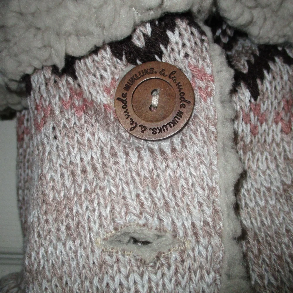 Muk Luks Side Button A La Mode Sweater Luosto Patterns Fleeced Boots - Size: 8